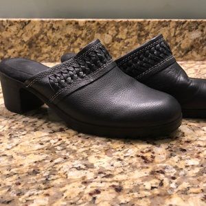 Eddie Bauer Black Clogs Size 9 1/2